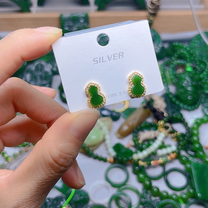 颈饰未镶嵌和田玉（糖玉）尔*