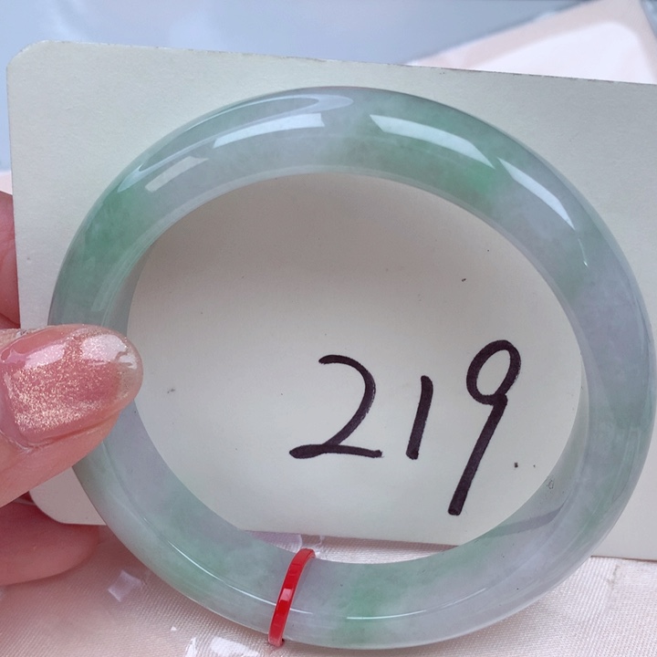 翡翠手镯未镶嵌翡翠