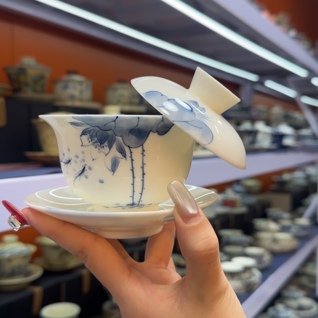 我在外面吃饭呢你在哪