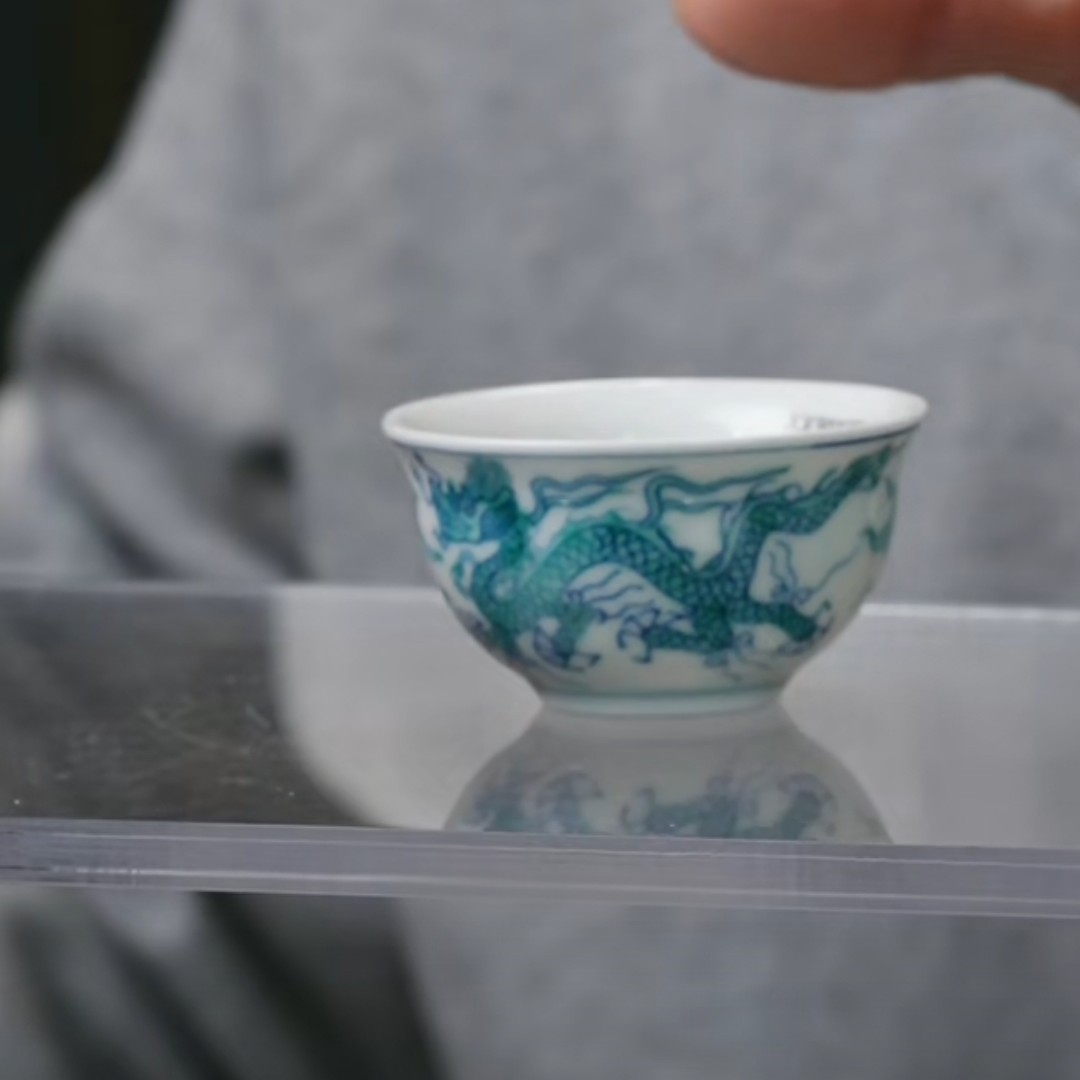 D斗彩云龙纹罗汉杯