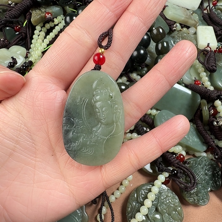 和田玉颈饰未镶嵌