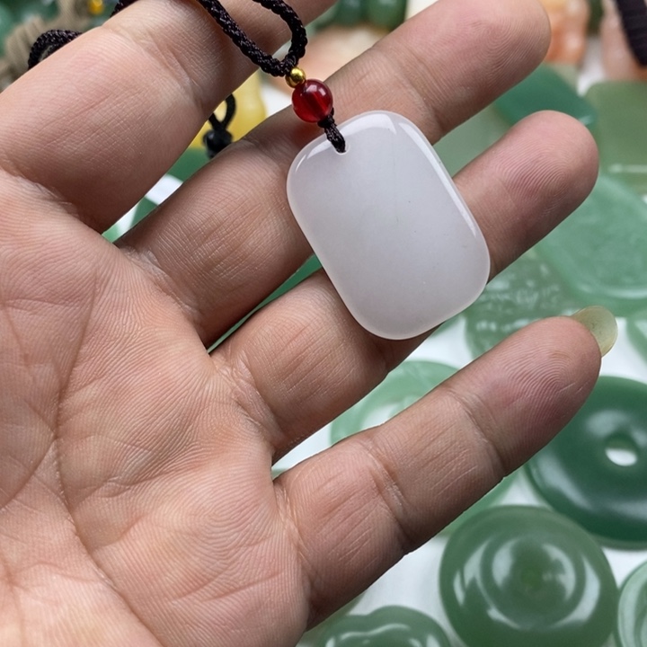 东陵石颈饰未镶嵌