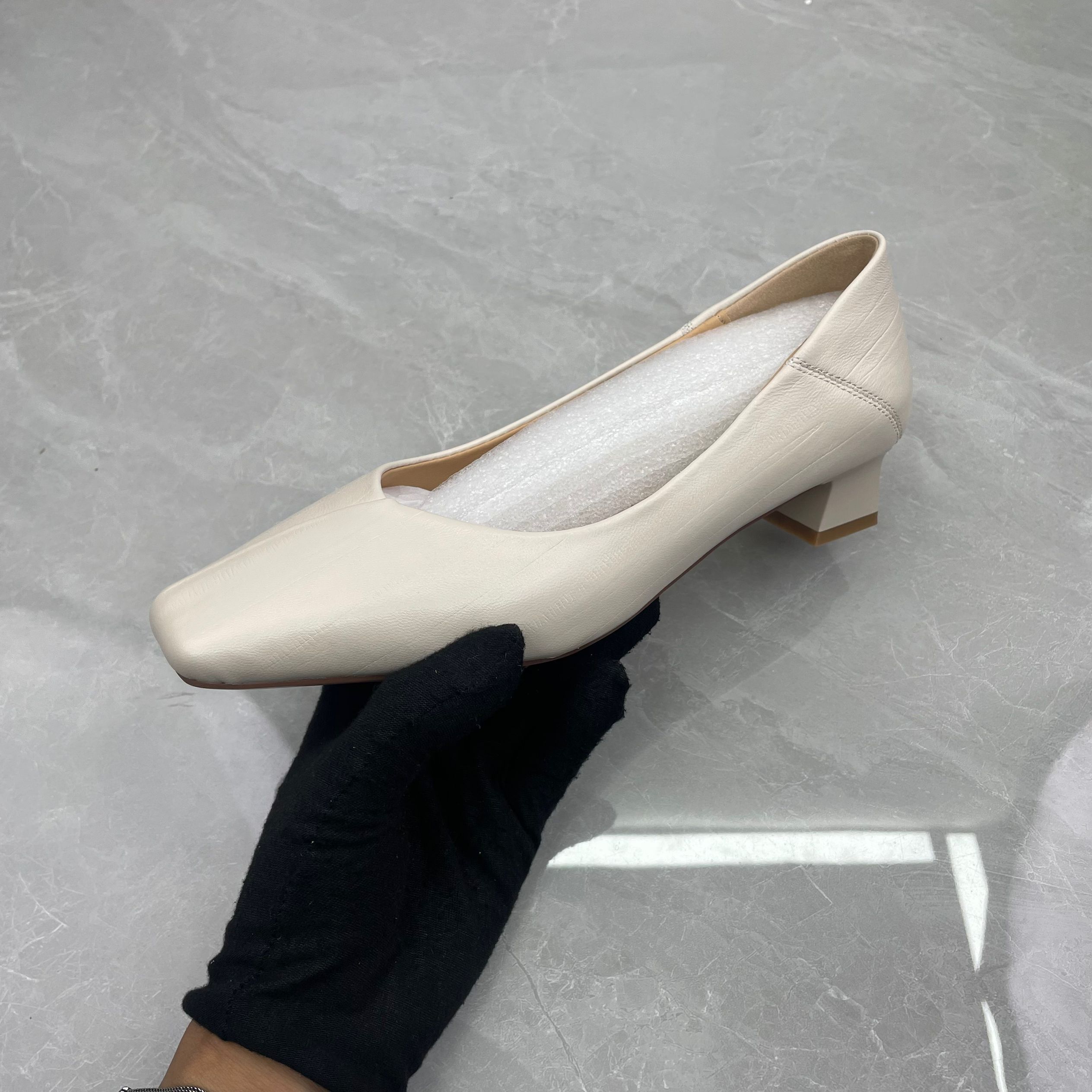 单鞋女 (羊皮)57303-11 （孤品）c/b区39/40码