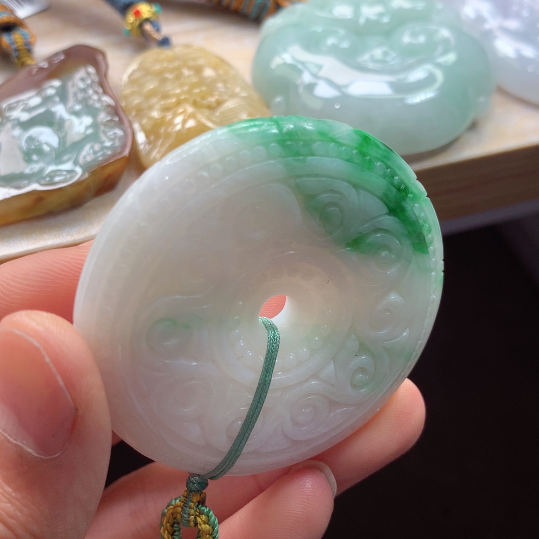 翡翠未镶嵌颈饰吊坠