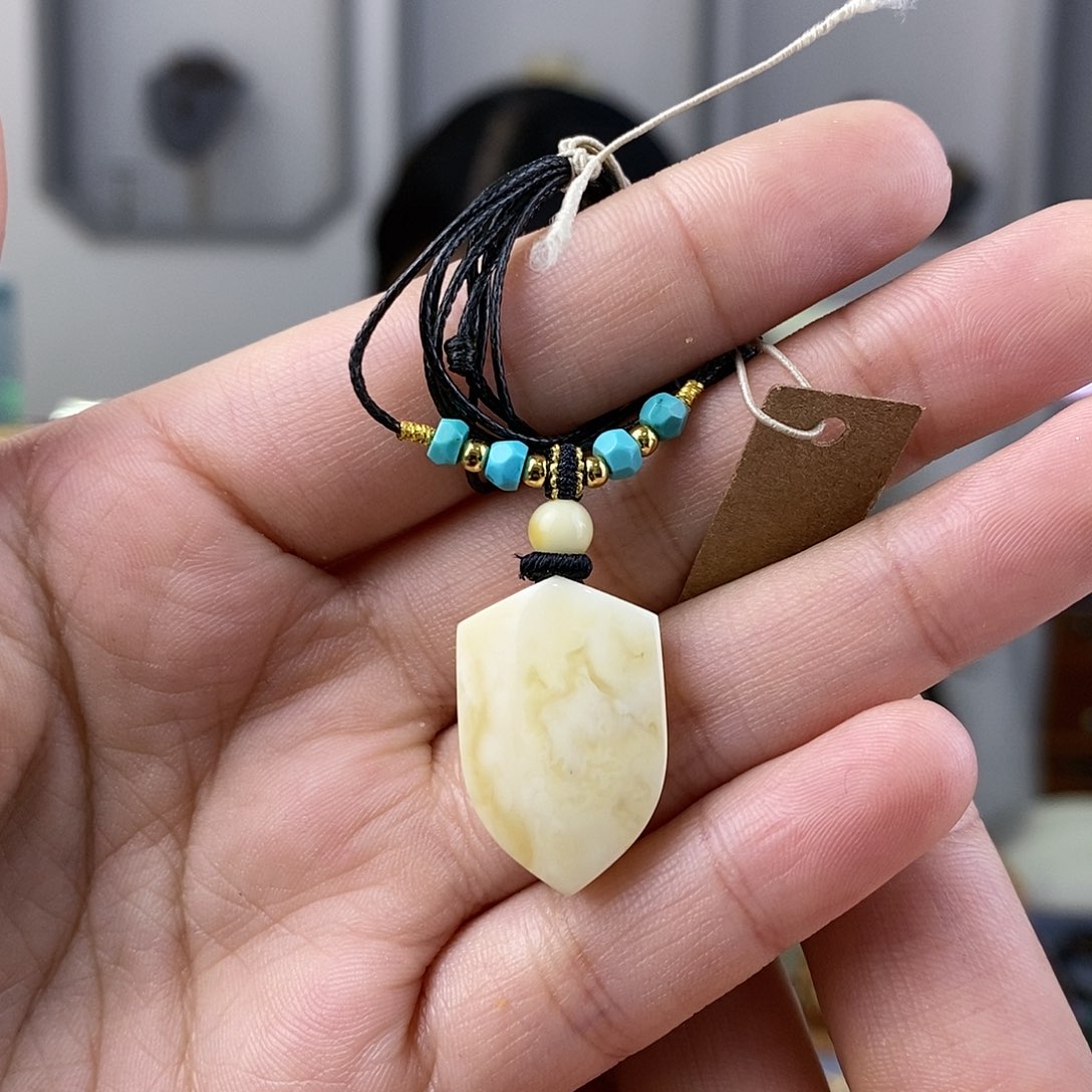 琥珀珠宝奇石未镶嵌蜜蜡盾牌