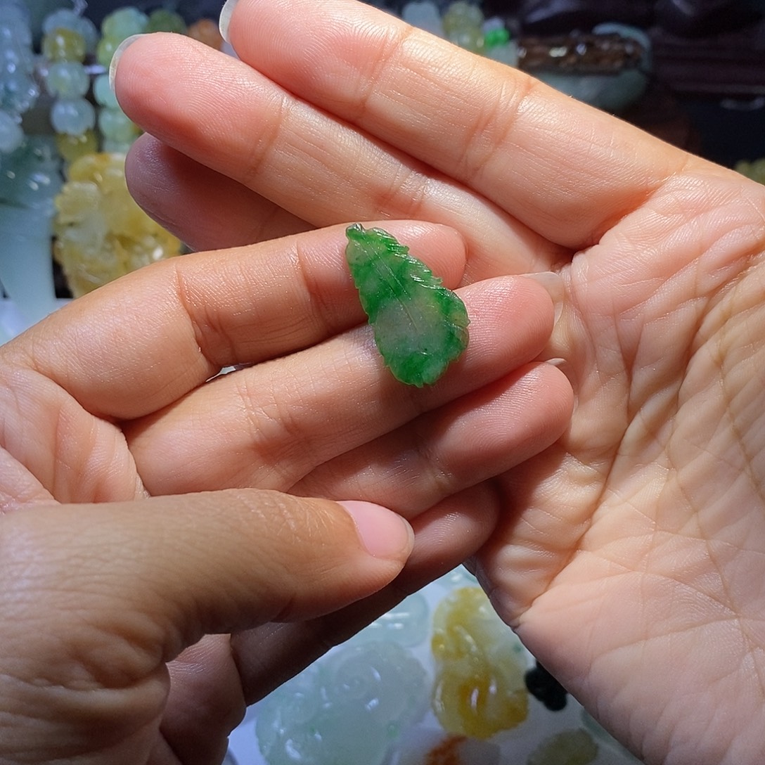 定制翡翠未镶嵌羽毛