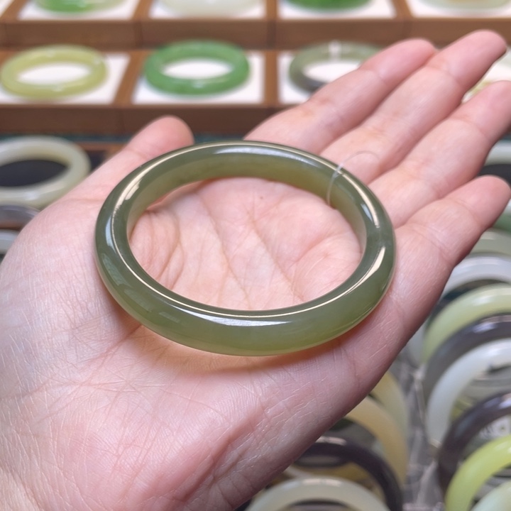 和田玉手镯未镶嵌50