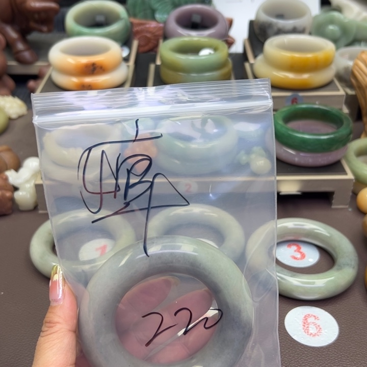 石英质玉手镯未镶嵌@****?