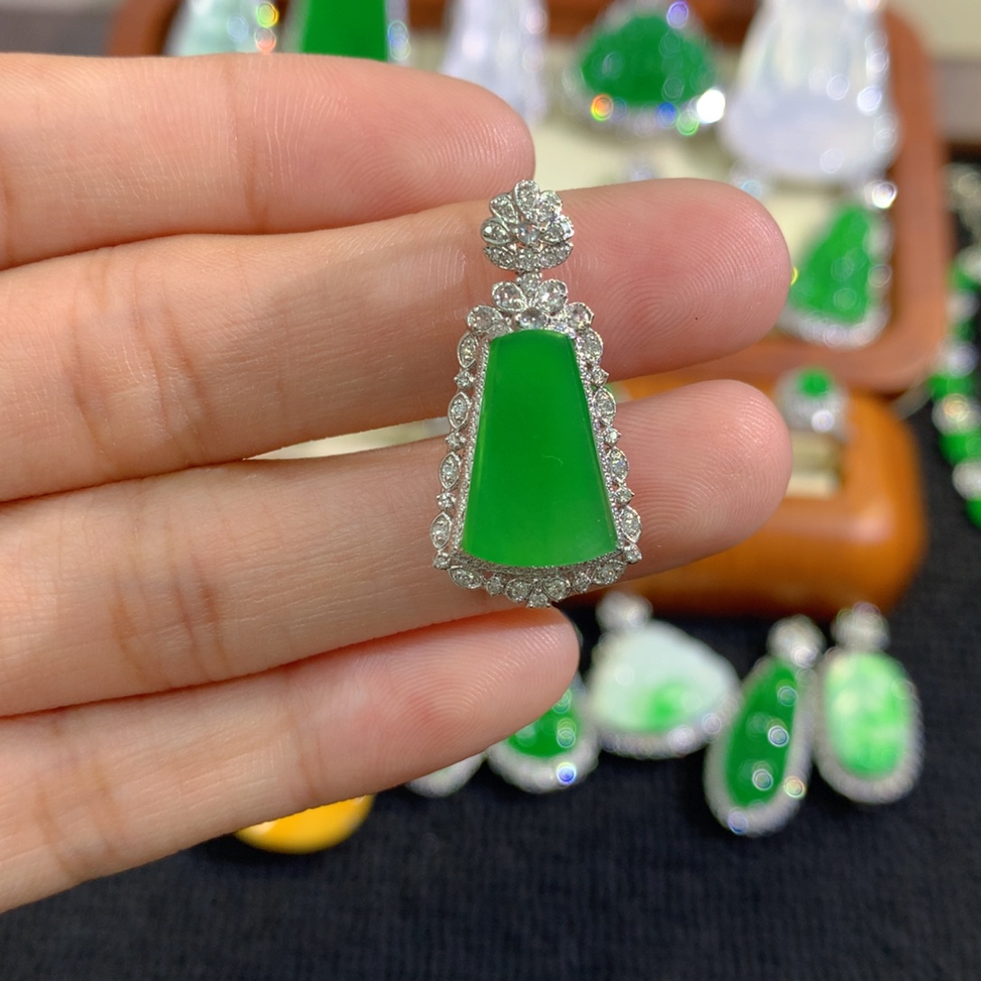 翡翠18K金镶嵌吊坠(不含链)无事牌