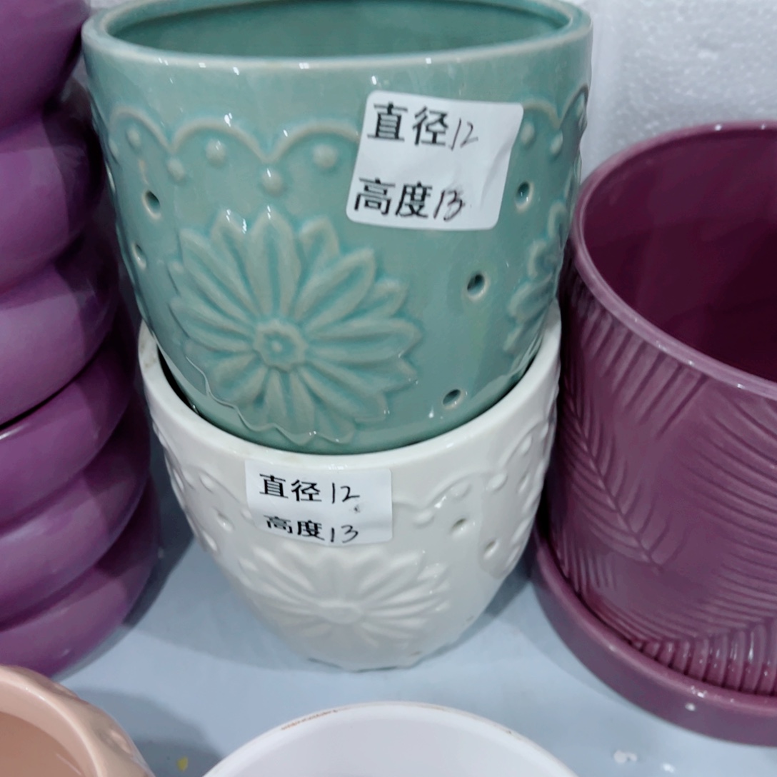 有孔，陶瓷花盆满10米包邮发货。