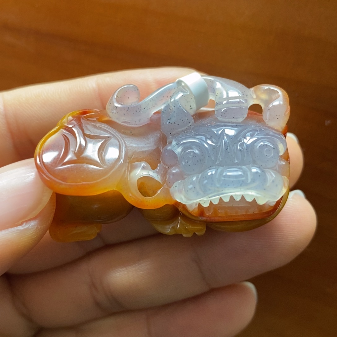 石英质玉（黄龙玉）未镶嵌颈饰