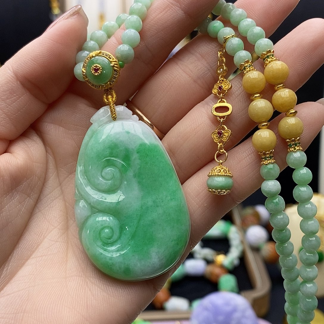 翡翠颈饰未镶嵌天然