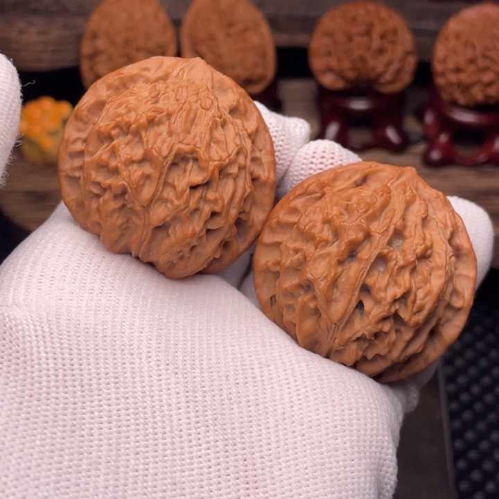 文玩核桃把件秦岭野生狮子帽41全