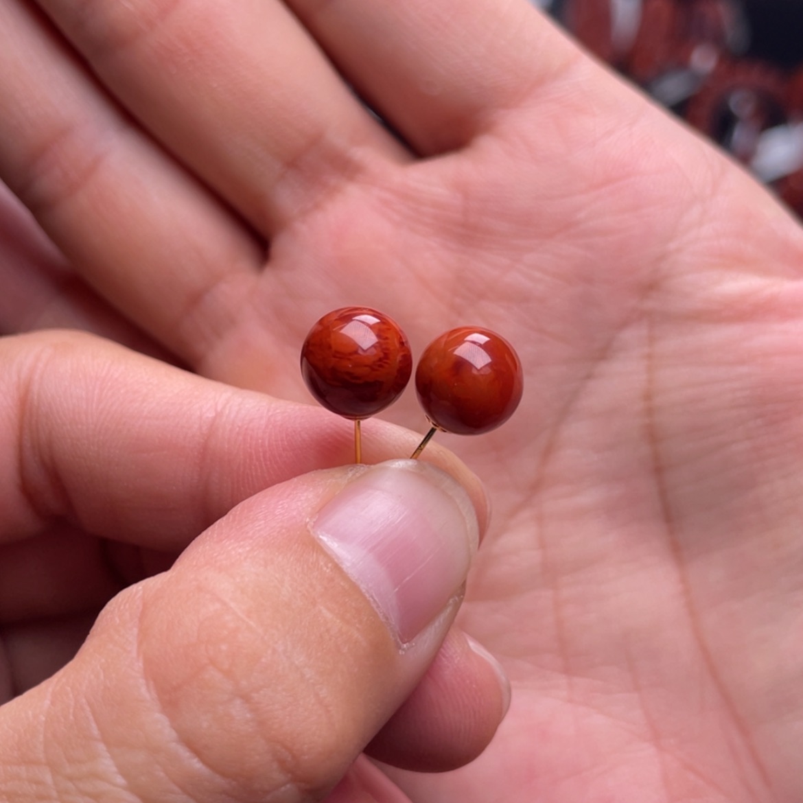 【闪购商品】18K金镶嵌圆珠耳钉南红玛瑙