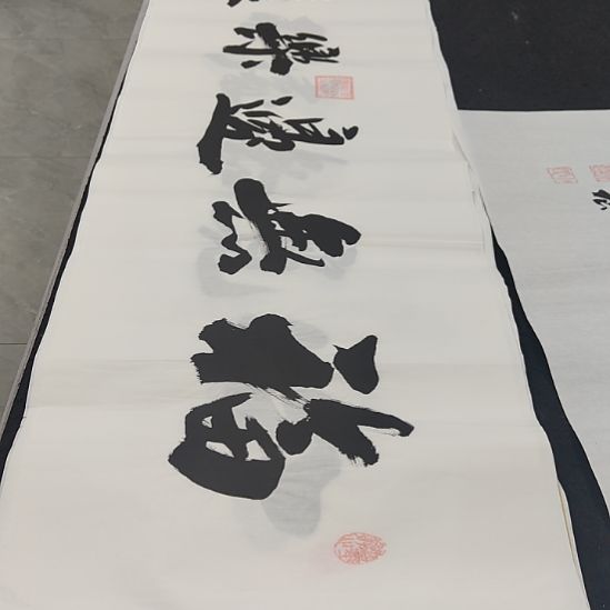 洛伊申国栋老师作品一副