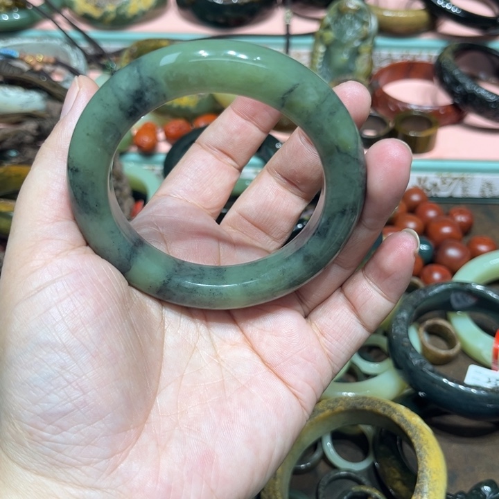 用***1和田玉未镶嵌手镯