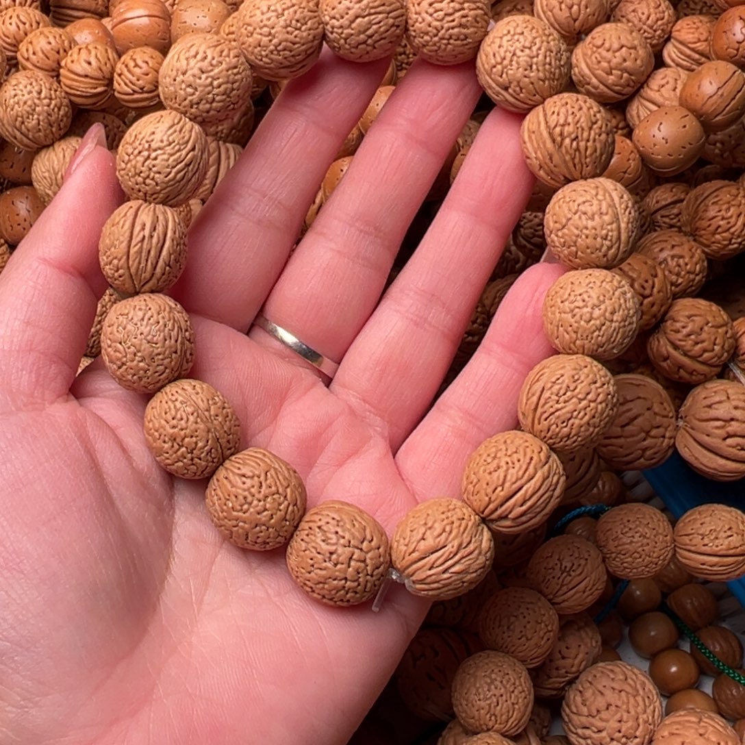 j***p16尺寸蚂蚁蛋桃核