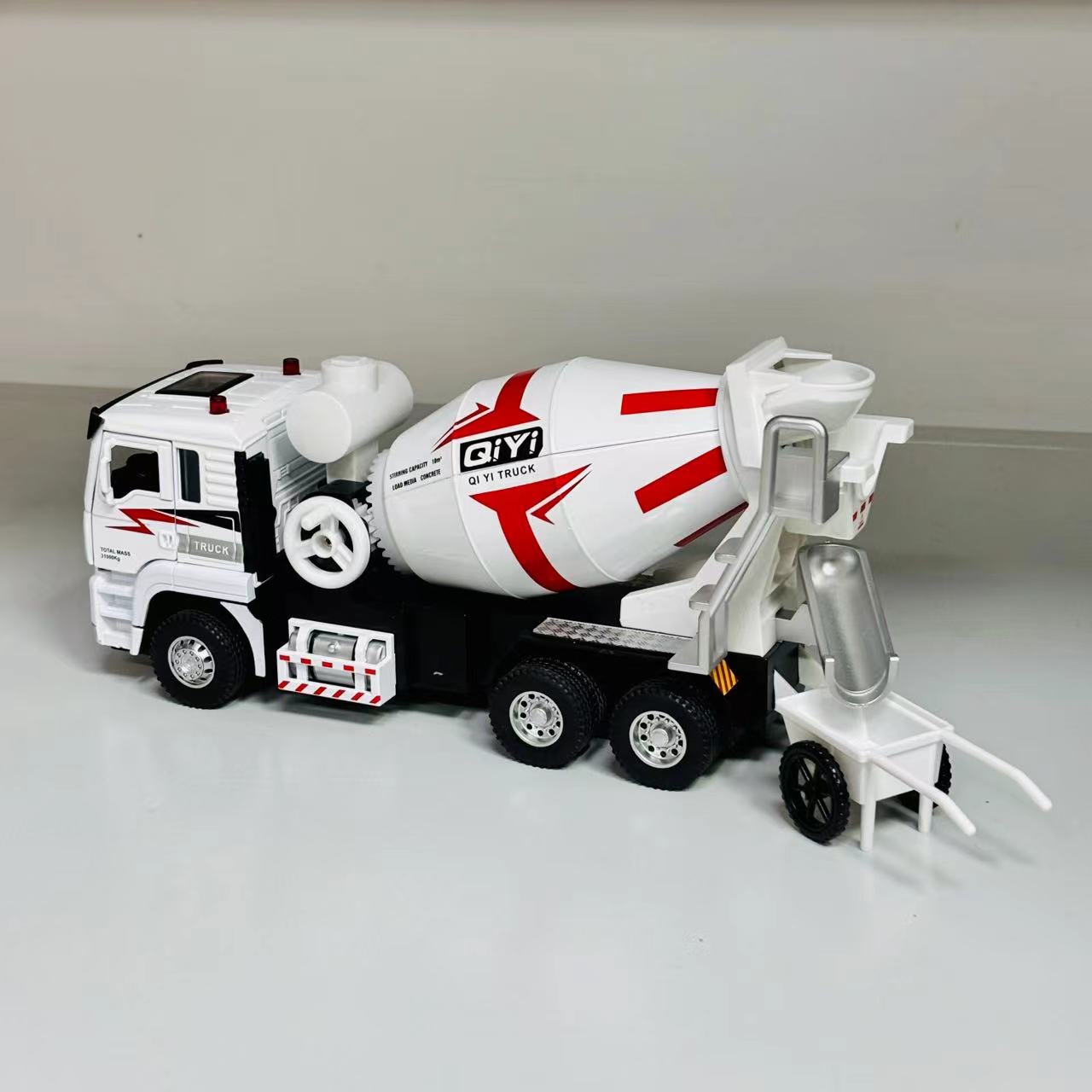 大号合金声光全自动《白色搅拌车》回力车