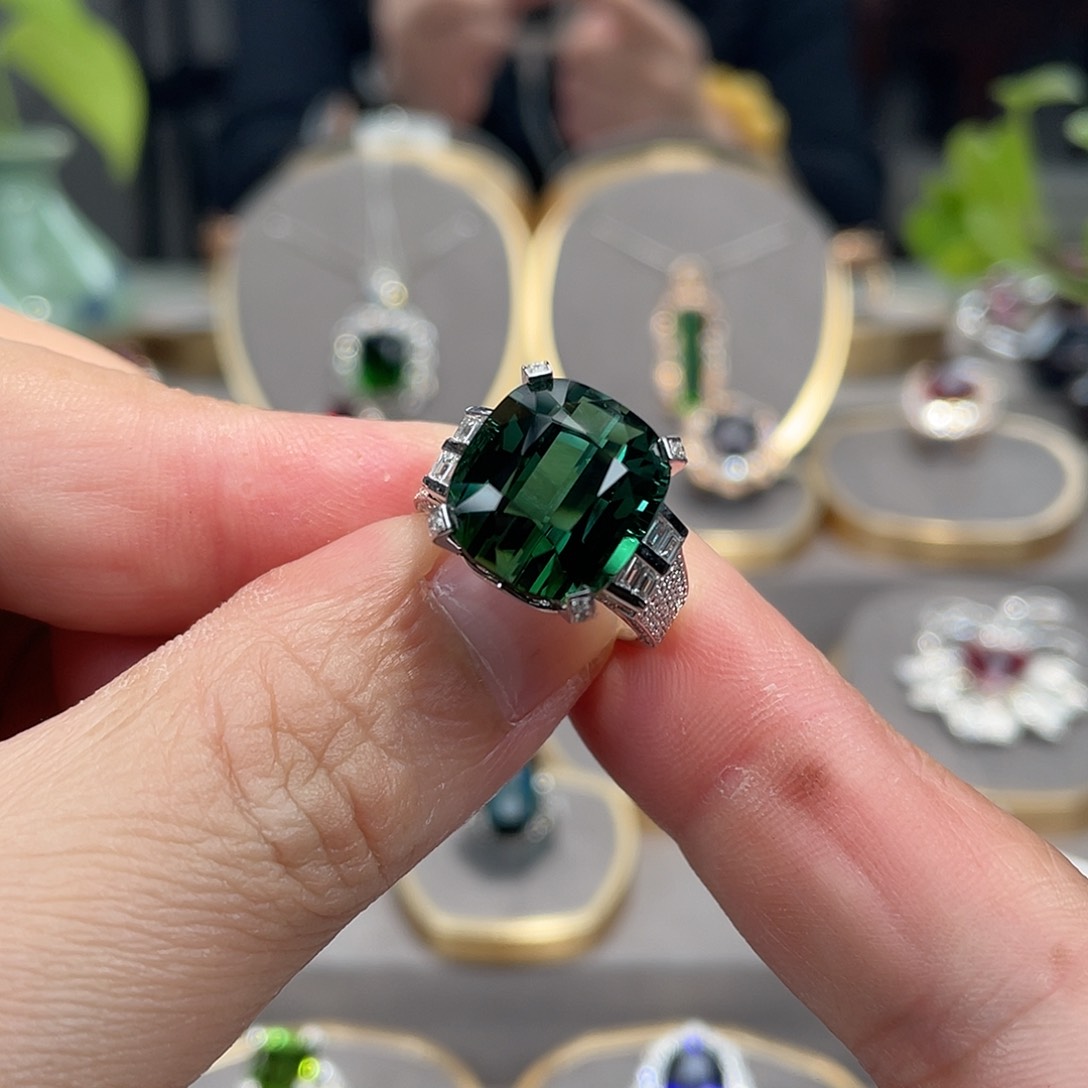 碧玺戒指18K金镶嵌12.75ct