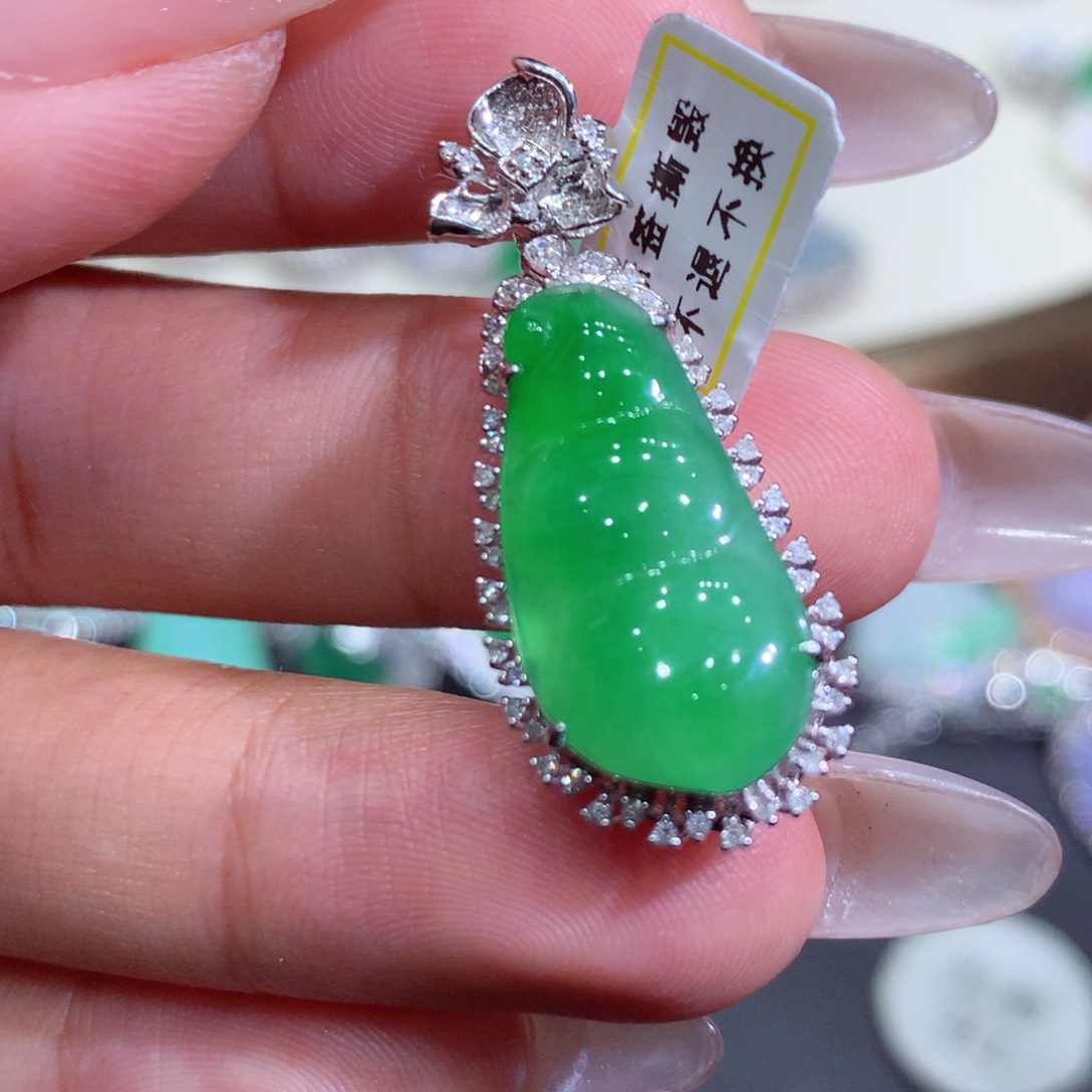 翡翠吊坠(赠链)18K金镶嵌