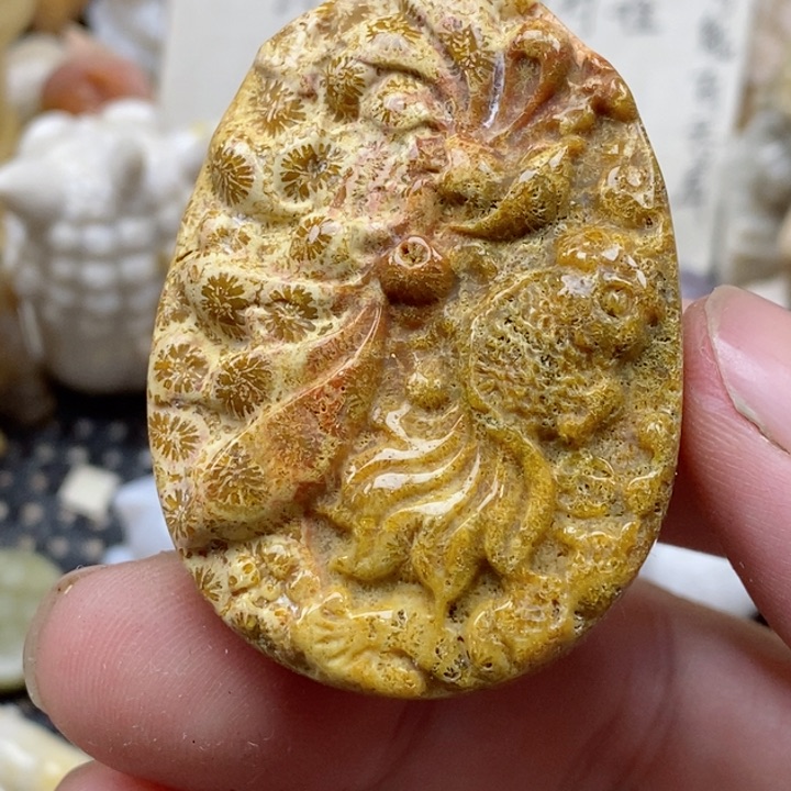 颈饰未镶嵌硅化珊瑚（珊瑚玉）有瑕