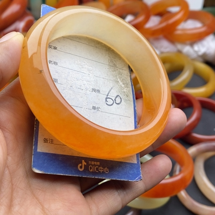 未镶嵌手镯石英质玉