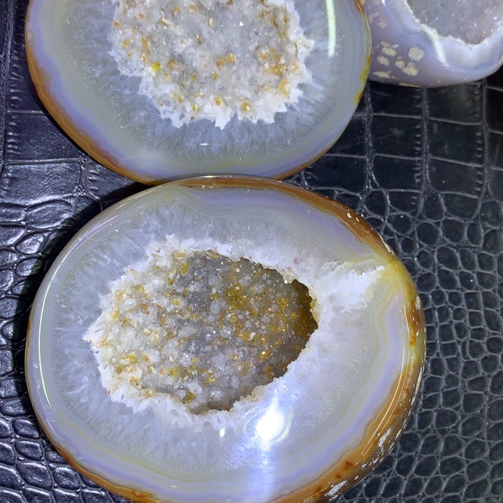 水晶福利彩晶盆未镶嵌