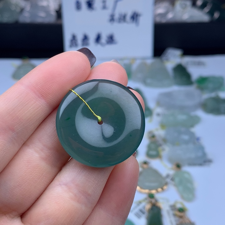 翡翠颈饰未镶嵌翡翠