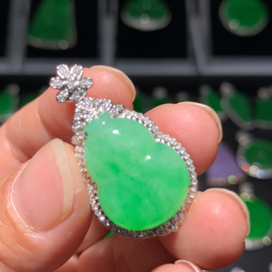 翡翠颈饰18K金镶嵌翡翠