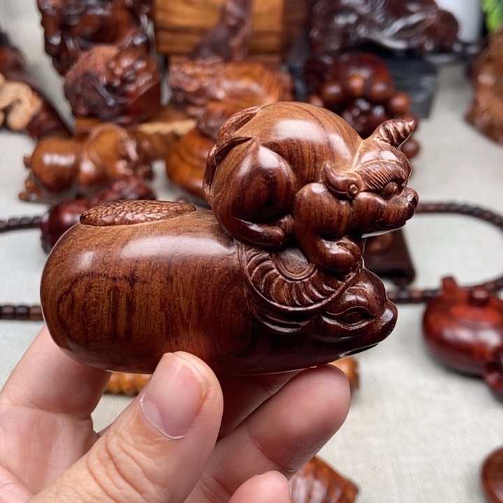 把件黄花梨/降香黄檀拱财兽和扭转乾坤