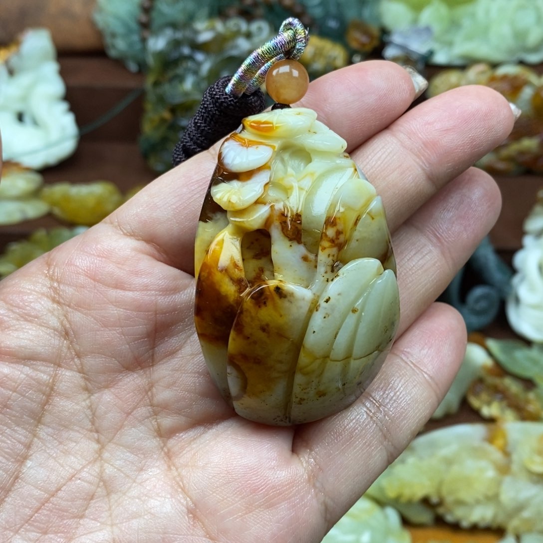 蛇纹石玉未镶嵌颈饰