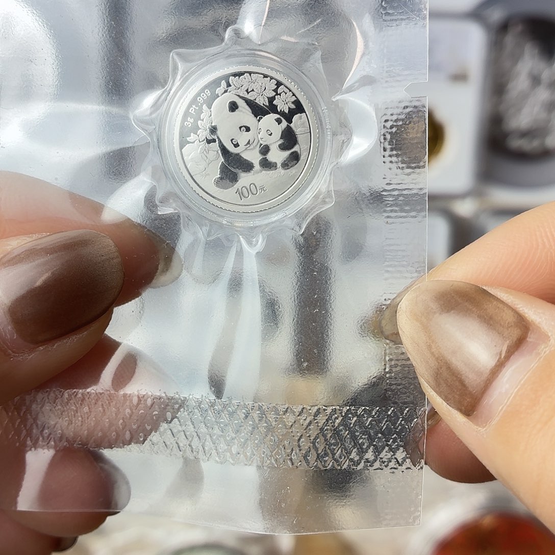 纯铂2024年3克铂金熊猫带盒证