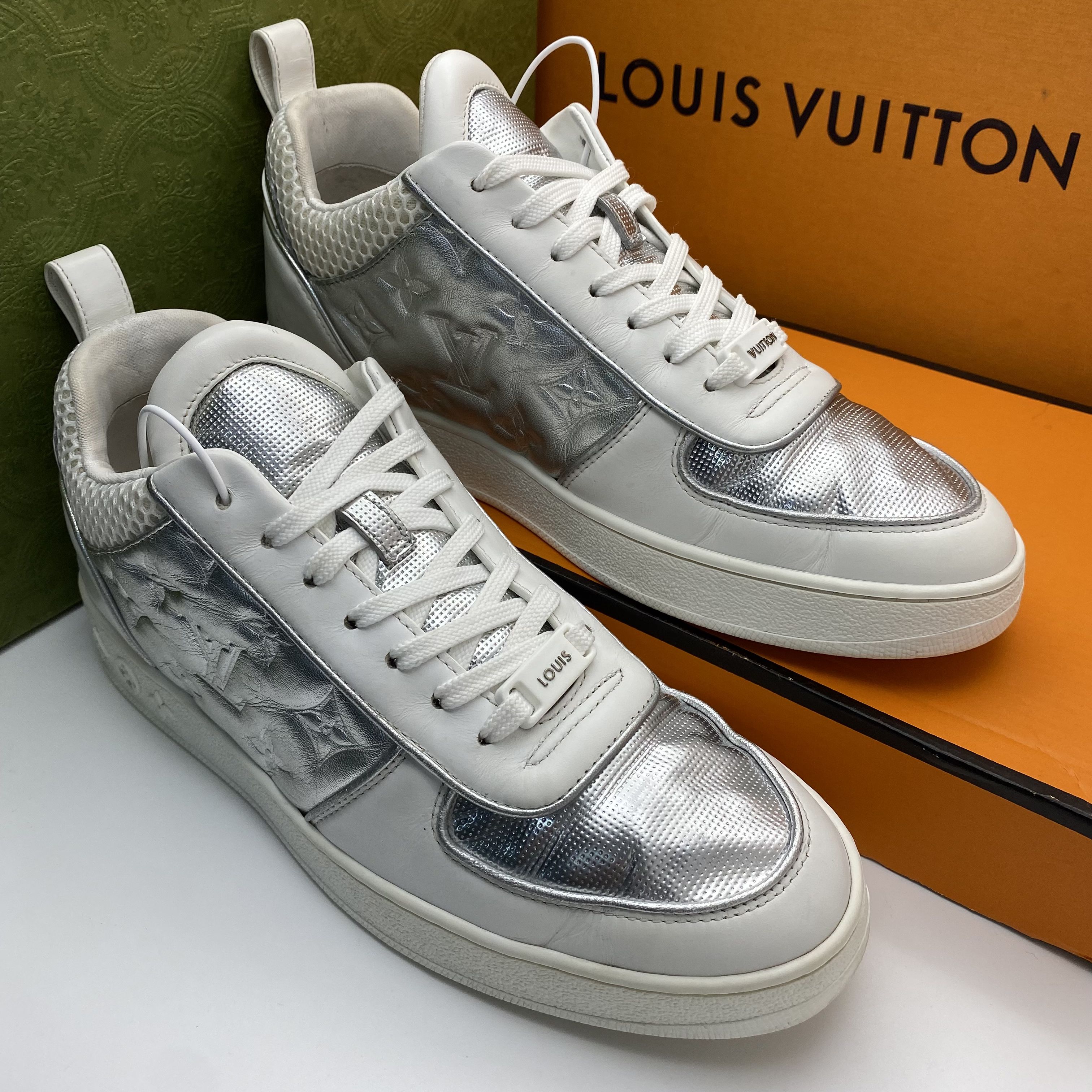 95新 LouisVuitton/路易威登 38.5欧码/银色皮面压印老花休闲板鞋