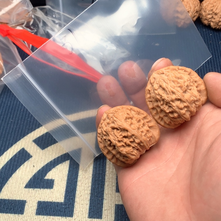 文玩核桃吊坠40三角31