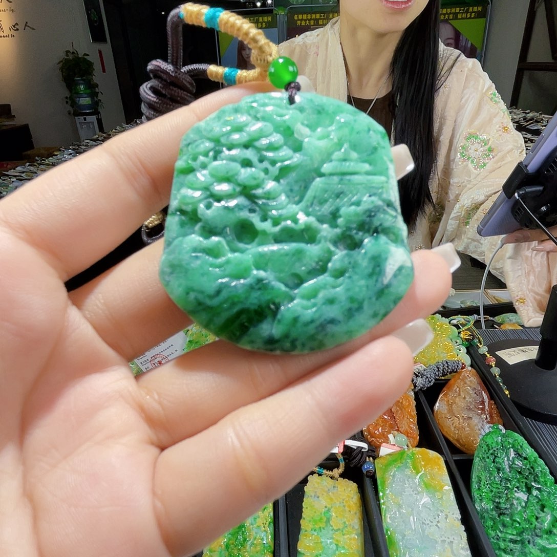 颈饰未镶嵌翡翠一