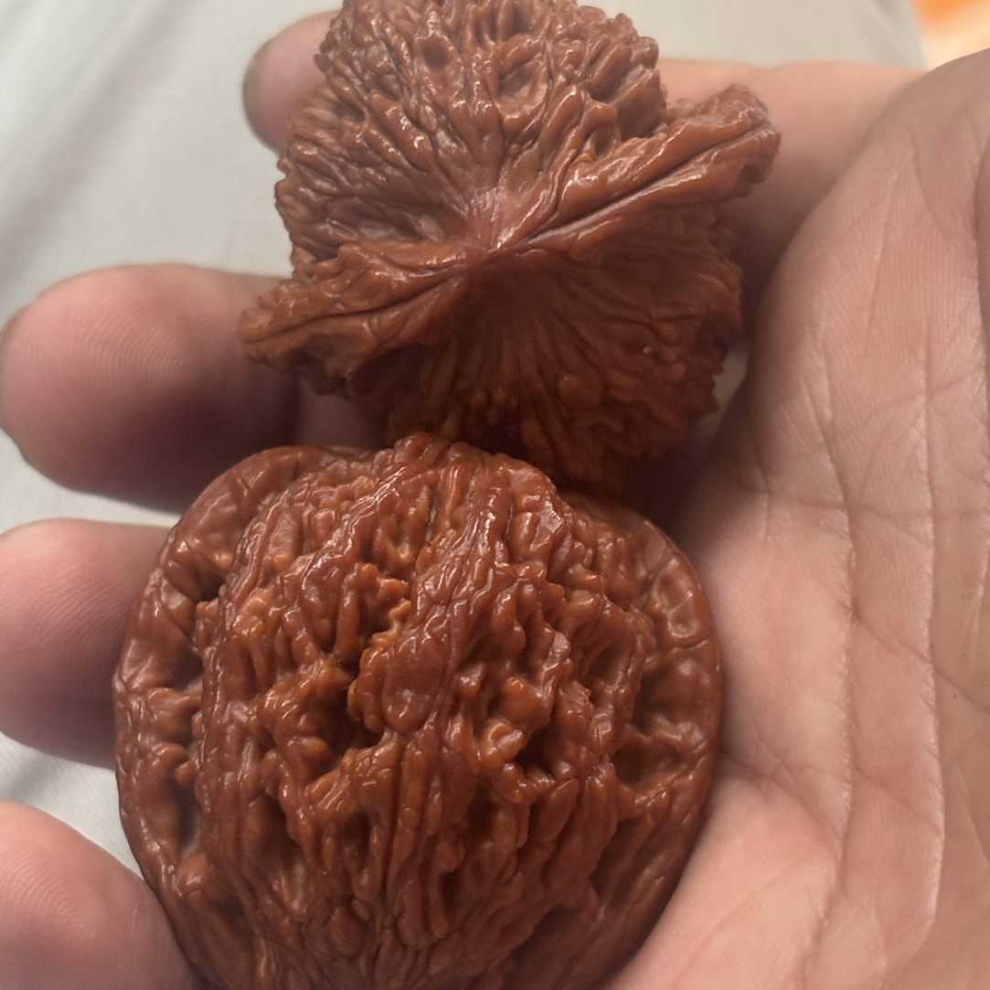 精品文玩核桃异形半壁连体