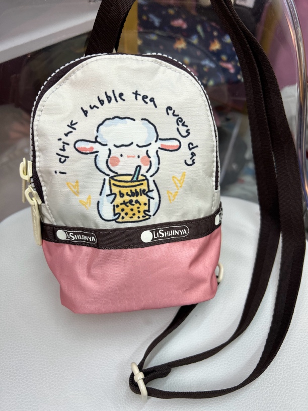 小羊卡通粉色斜跨包胸包单肩包