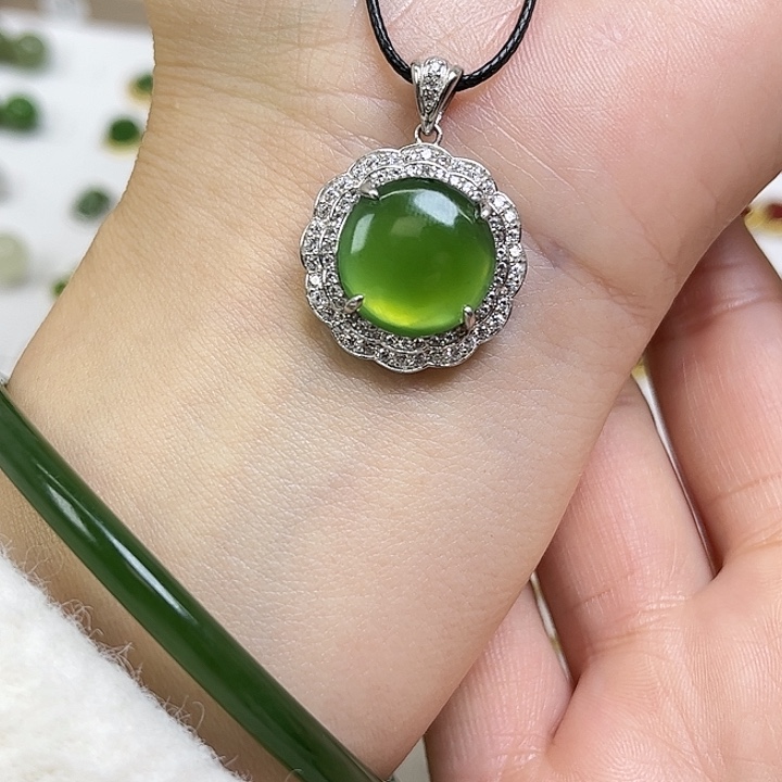 溪***呀和田玉银S925镶嵌耳饰