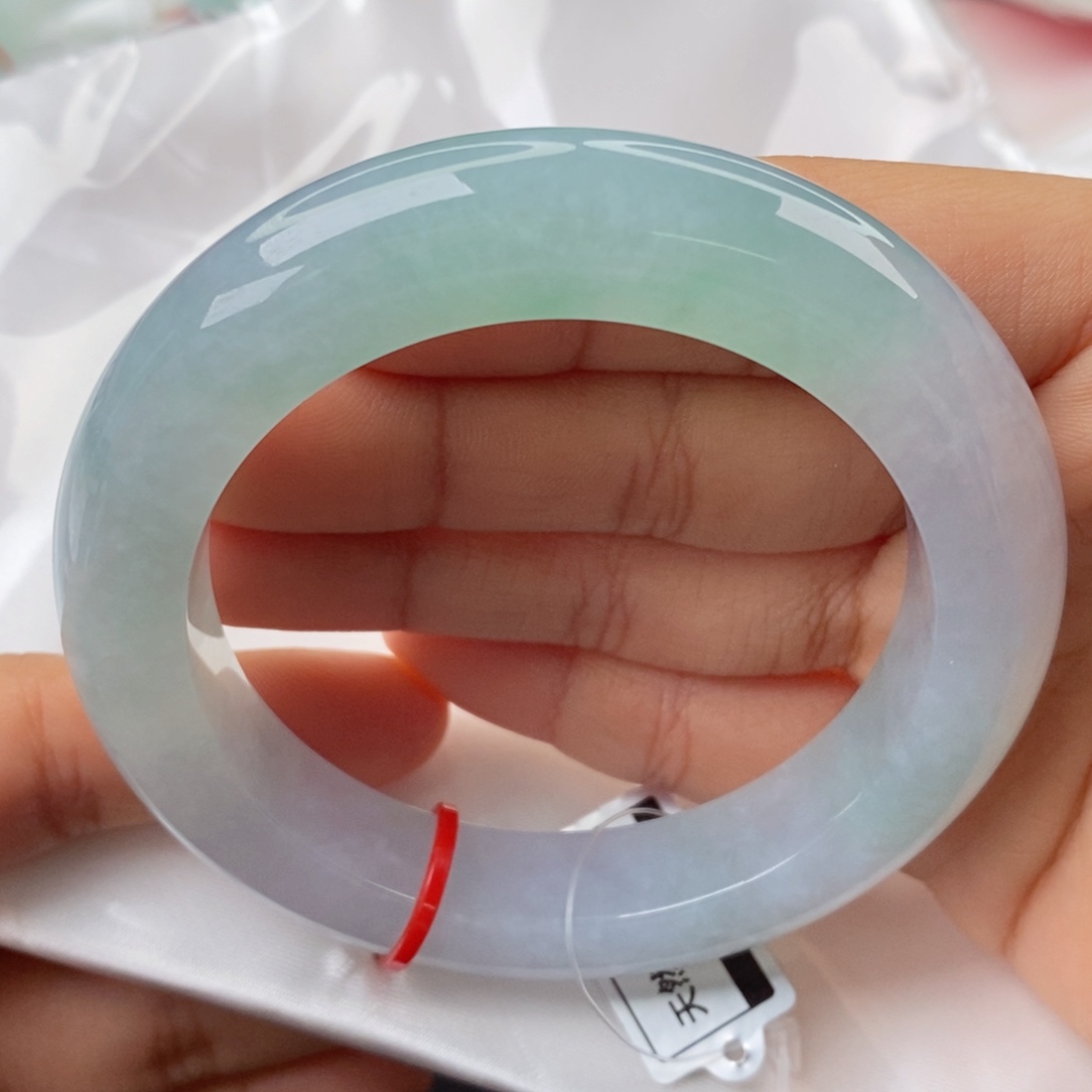 翡翠手镯未镶嵌5657圈