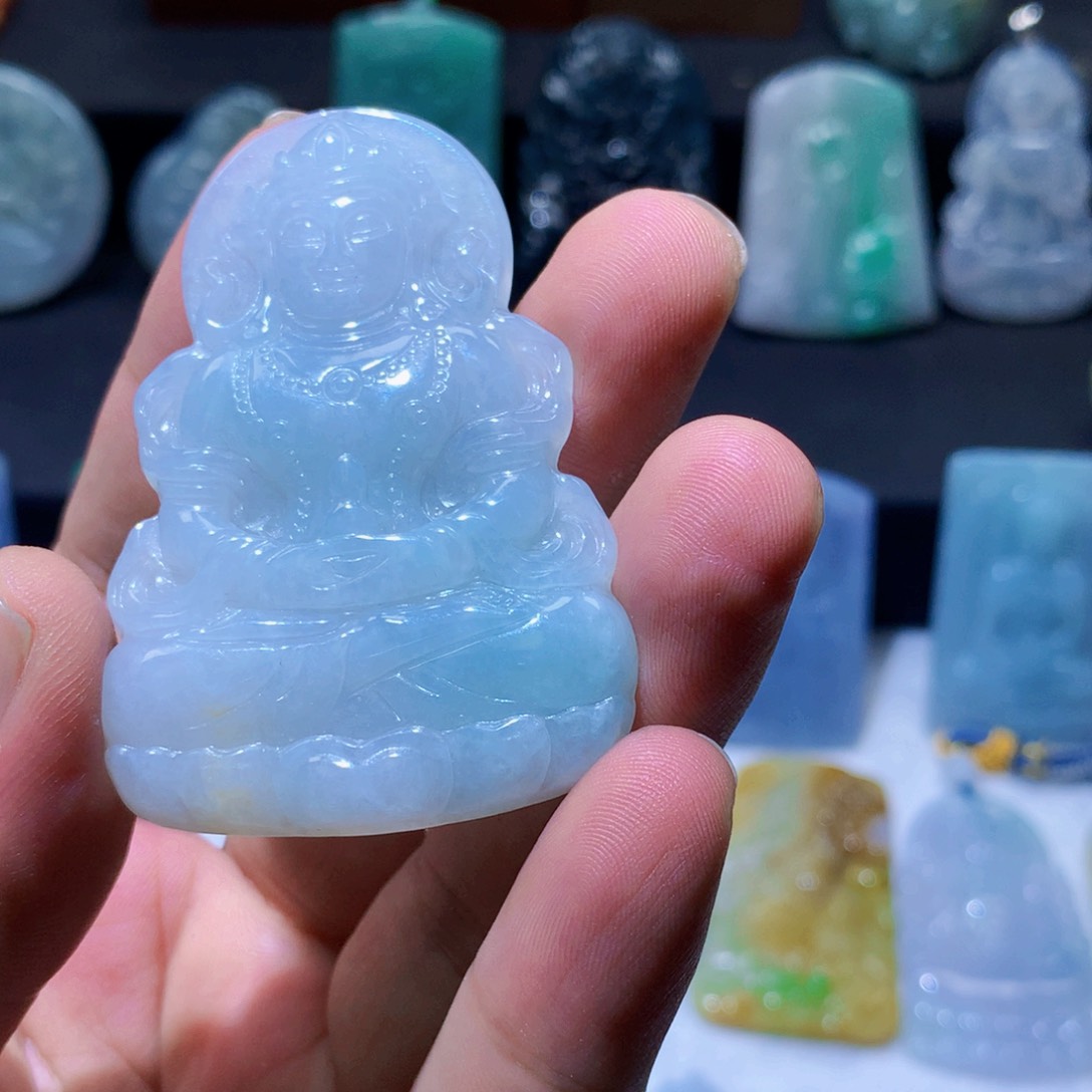 翡翠未镶嵌颈饰观音