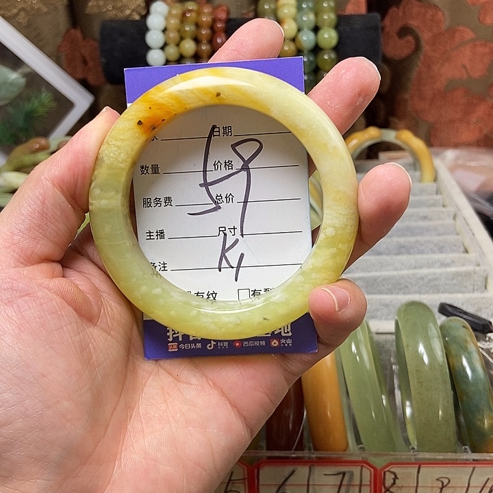 蛇纹石玉手镯未镶嵌