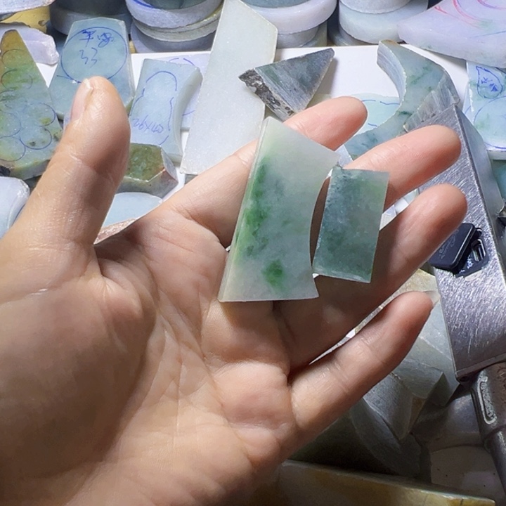 颈饰未镶嵌翡翠顶**肺