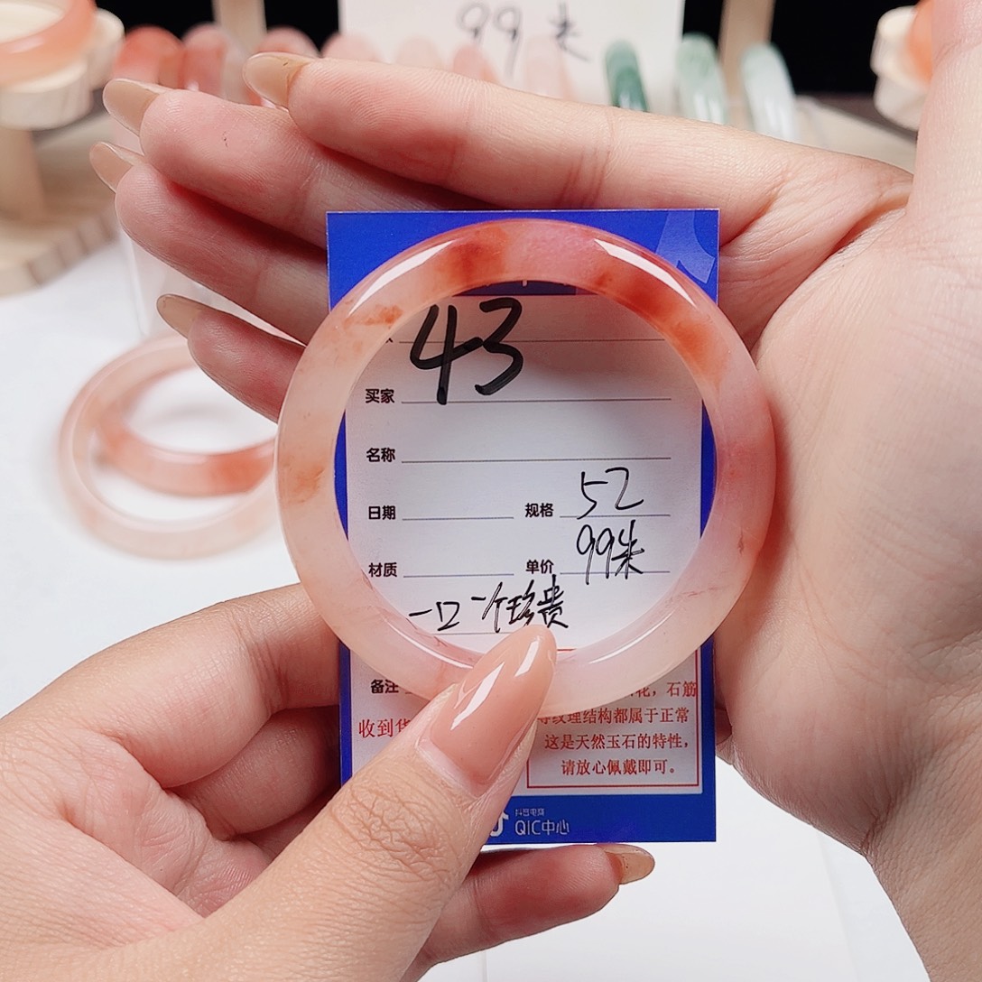 一***贵石英质玉未镶嵌手镯