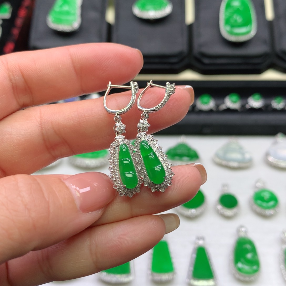 翡翠吊坠(不含链)18K金镶嵌