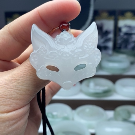 石英质玉（金丝玉）颈饰未镶嵌堆*福