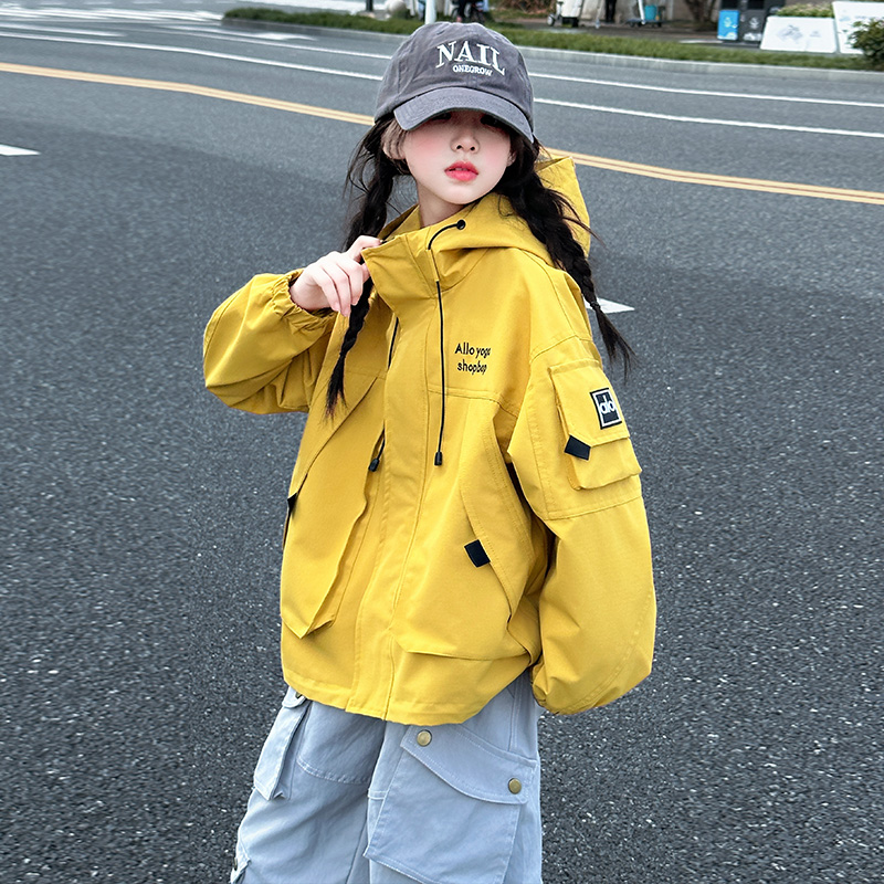 女童冲锋衣外套2025新款秋装女孩连帽宽松户外上衣长袖夹克衫洋气
