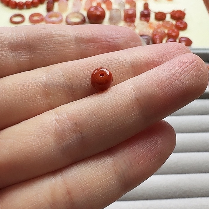 南红玛瑙配饰未镶嵌自*人