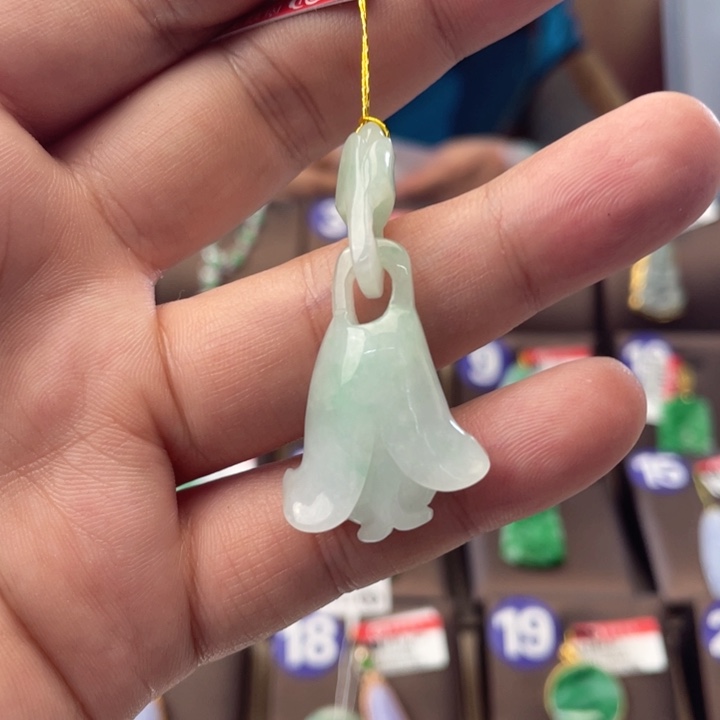 翡翠颈饰未镶嵌花件