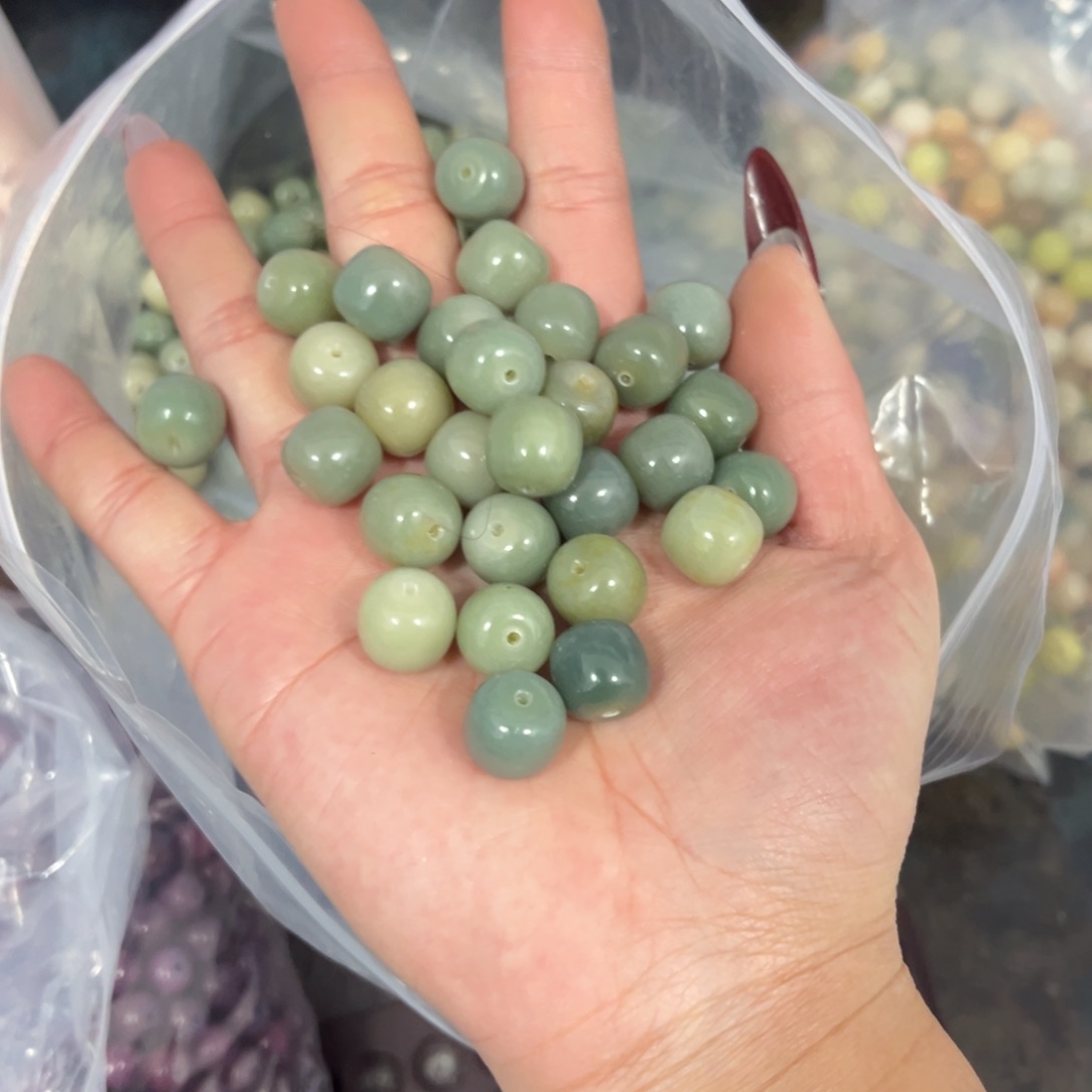 白玉菩提吊坠z12.75mm50颗。绿