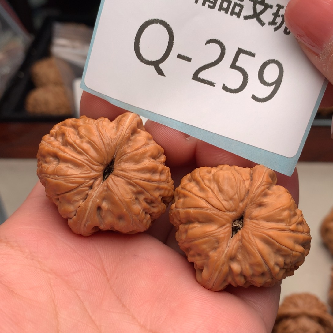 文玩核桃把件肆**?38元宝…….
